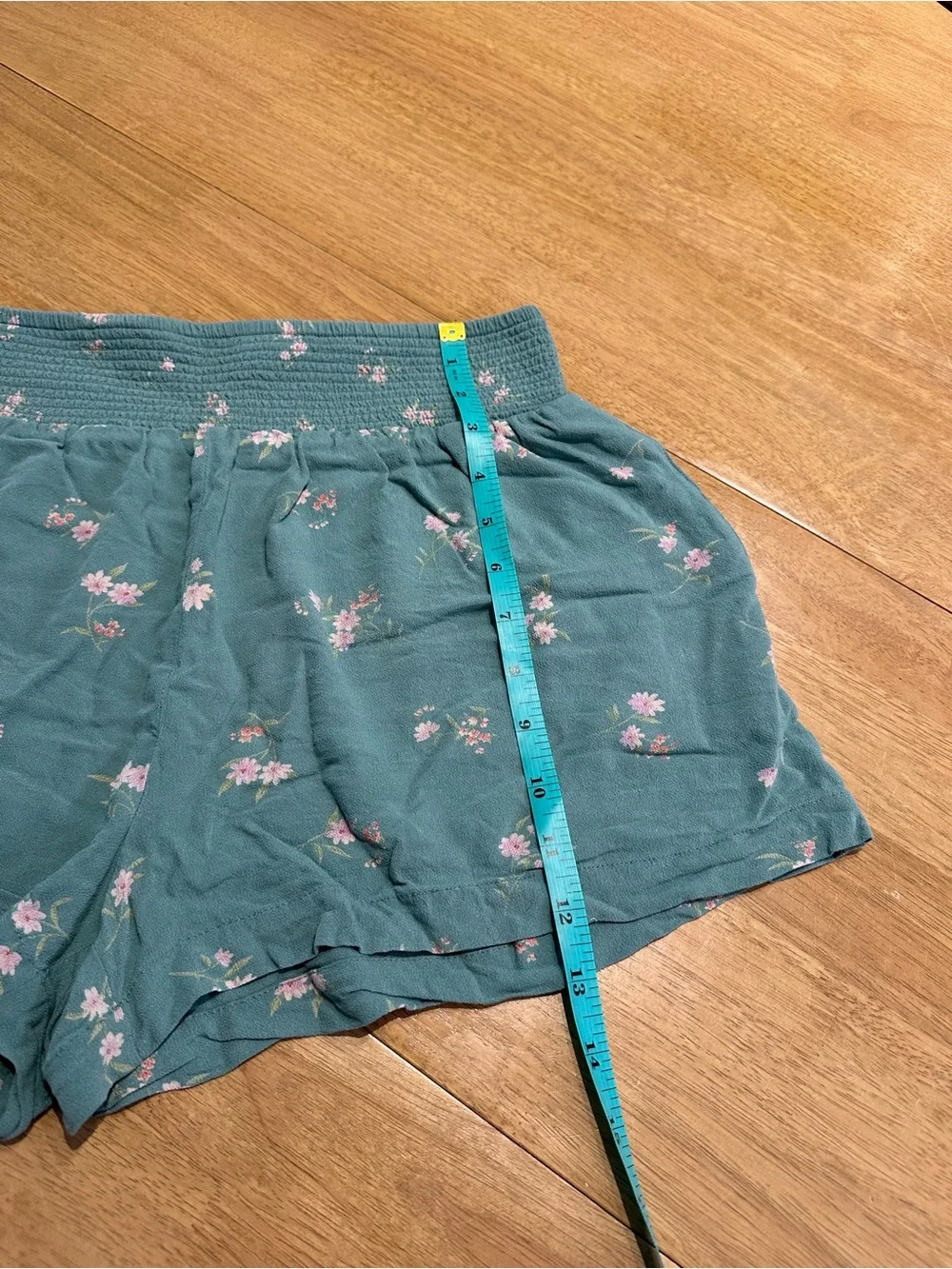 American Eagle Green and Pink Floral Smocked High-Waist Shorts Size Small